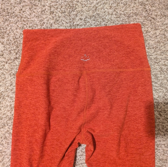 Beyond Yoga Bestselling Leggings In Scarlett Sienna Midi Length - Picture 12 of 12